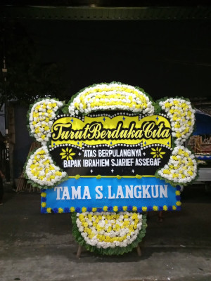 Papan Bunga Duka di Waringinsari
